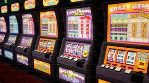 Pemain Indonesia memilih kategori slot online di vip555 apk lewat smartphone